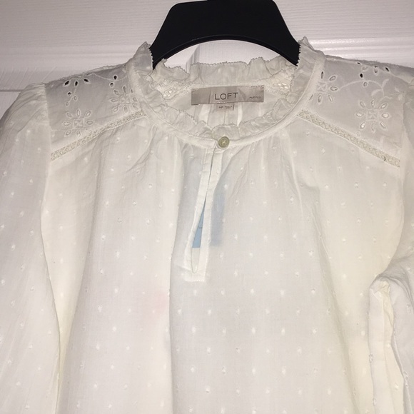 Loft, Womens blouse, size petite Medium - Picture 3 of 5